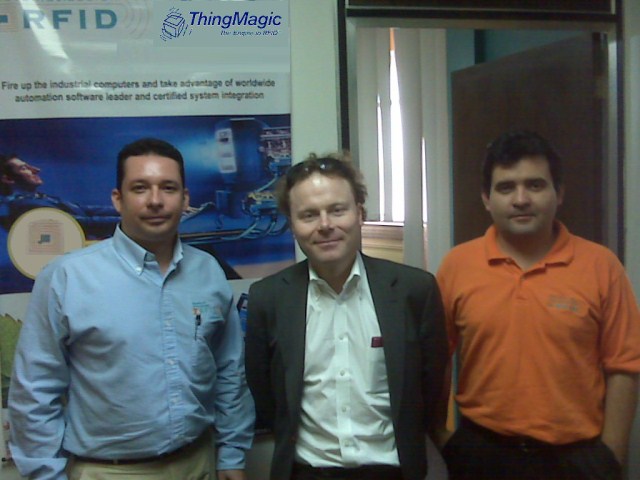 Bernd Schoner de ThingMagic junto a Hender Molina y Dickson Mora de Servicios de Automatizaci�n RFID
